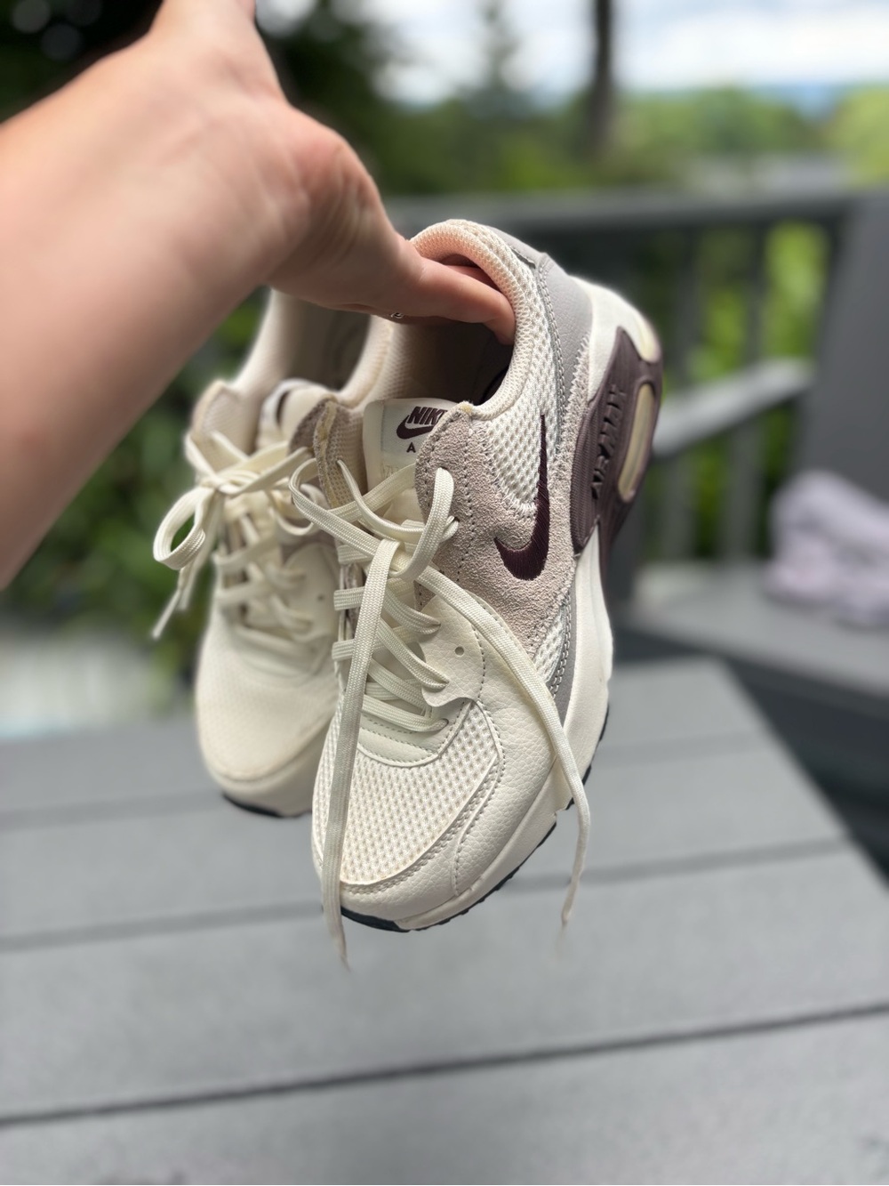 Nike Cream and Dark Brown/Maroon Low-Top Sneakers